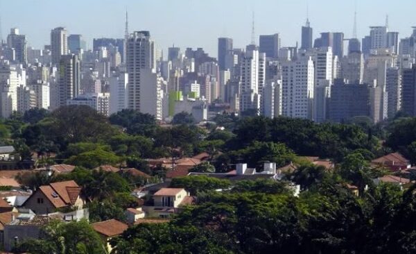 A briga de titãs no coração de São Paulo