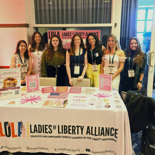 LOLA USA Table